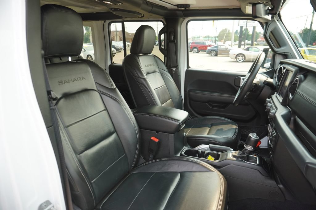 Used 2018 Jeep Wrangler Unlimited Sahara AWD/4WD image 31