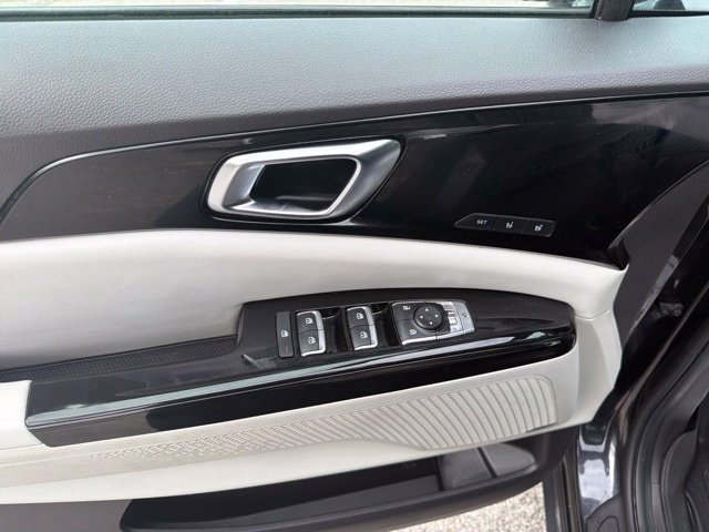 Used 2022 Kia Carnival SX Prestige FWD image 29
