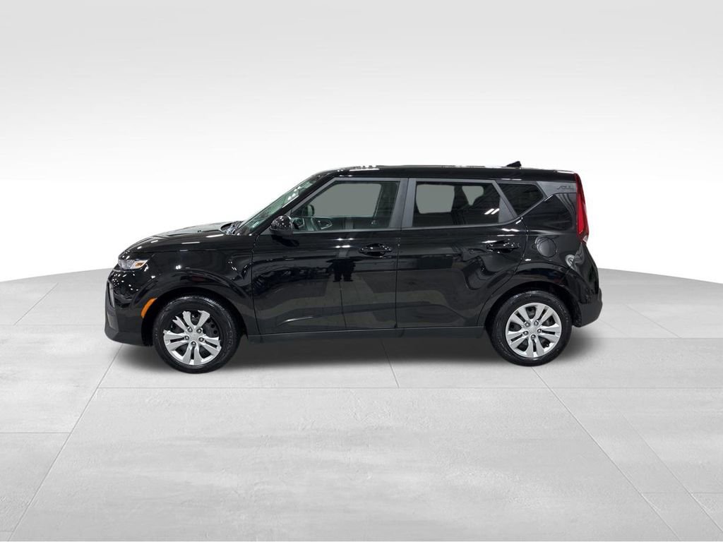 Used 2022 Kia Soul LX image 4