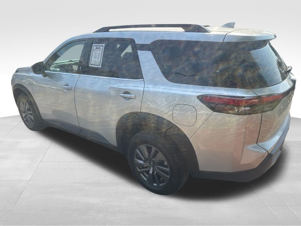 Used 2025 Nissan Pathfinder SV AWD/4WD image 37