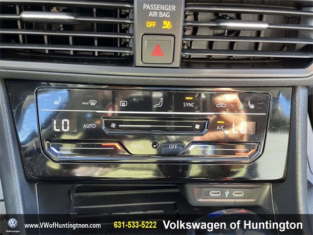 Certified 2025 Volkswagen Jetta SE w/ Sunroof Package image 27