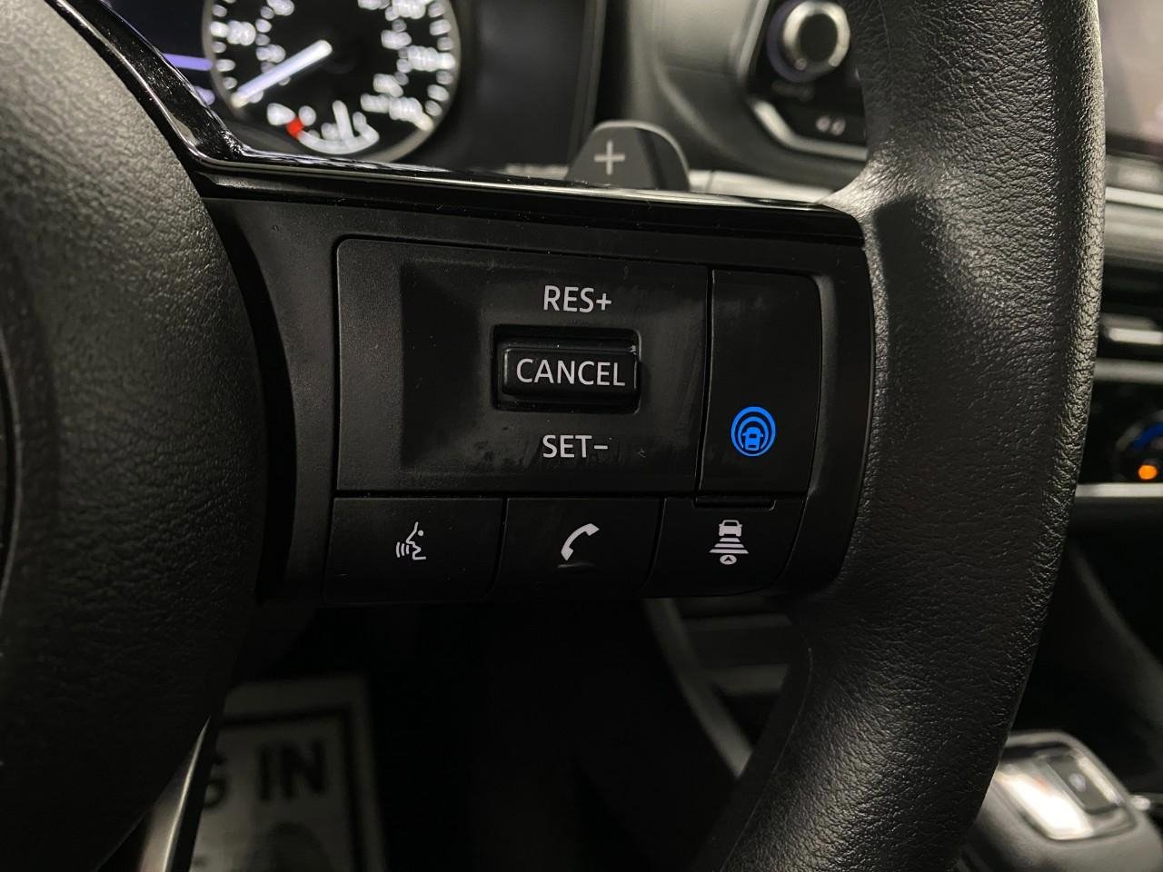 Used 2023 Nissan Rogue SV image 16