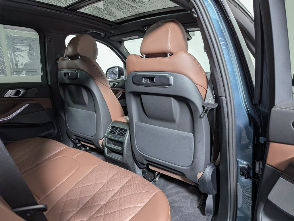 Certified 2025 BMW X5 xDrive50e w/ Premium Package AWD/4WD image 45