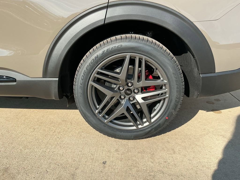 New 2026 Ford Explorer ST w/ Sun And Sound Package image 6