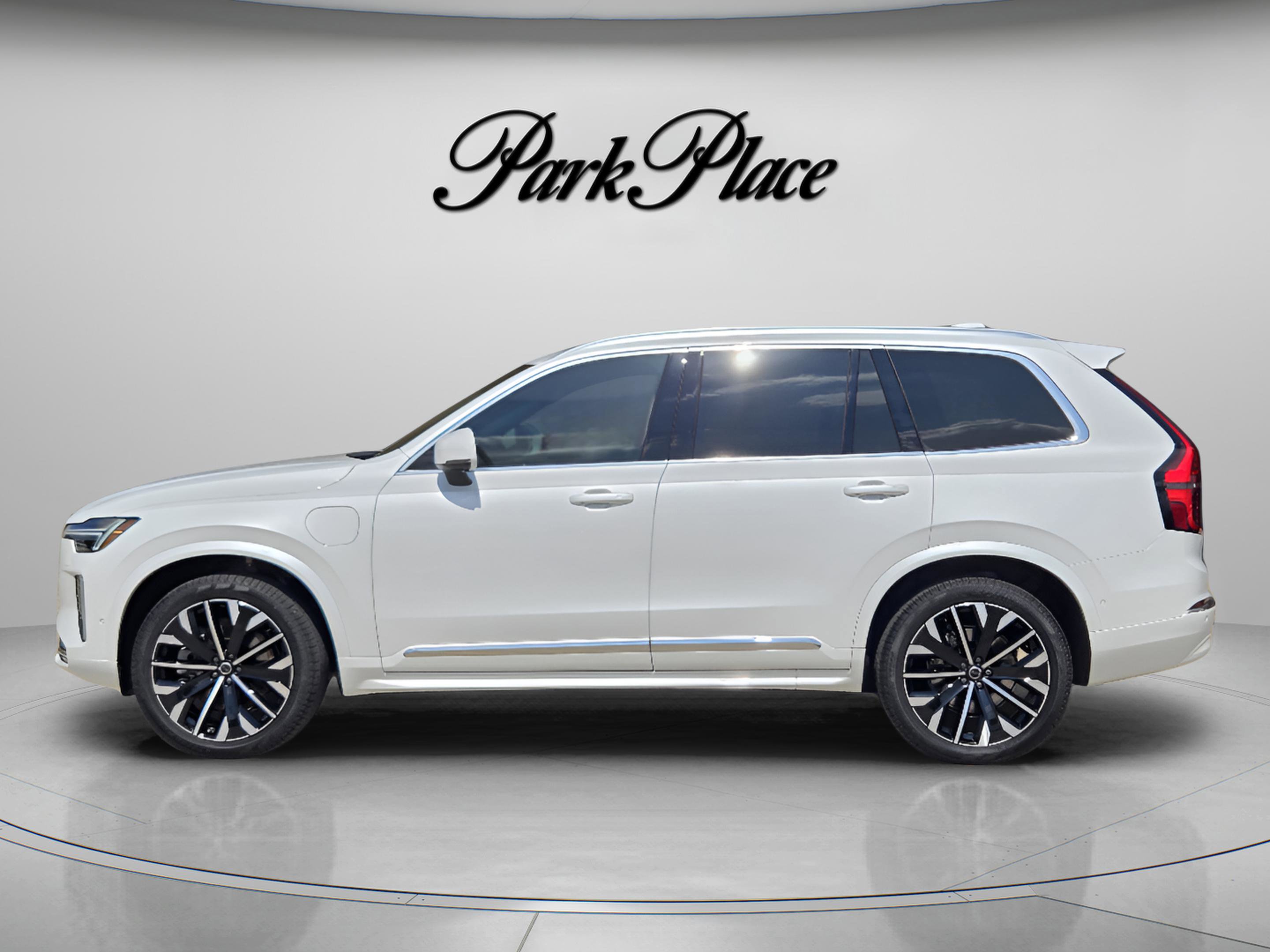 New 2026 Volvo XC90 T8 Plus w/ Protection Package Premier AWD/4WD image 2
