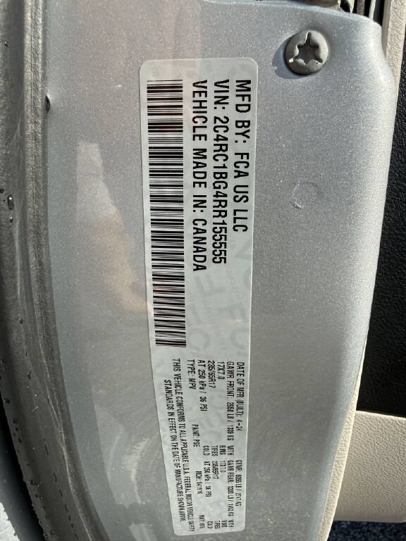 Used 2024 Chrysler Pacifica Touring-L FWD image 38