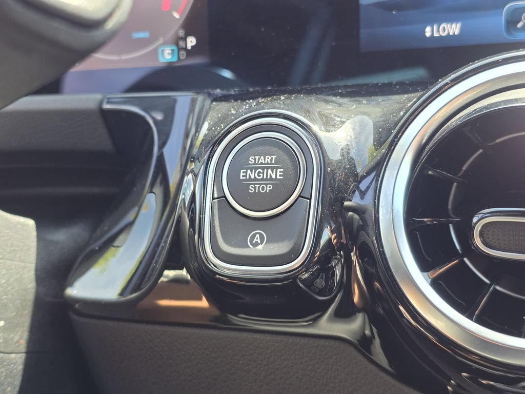Used 2025 Mercedes-Benz GLA 250 image 22