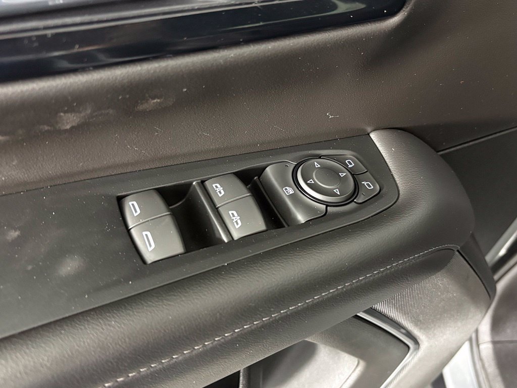 Used 2025 Chevrolet Suburban Z71 AWD/4WD image 17