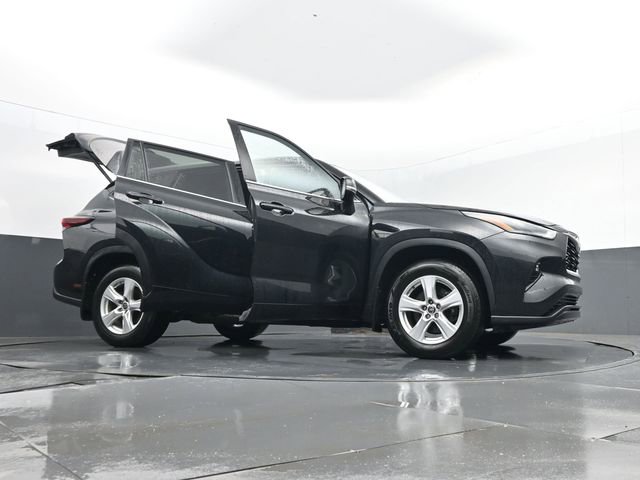 Used 2024 Toyota Highlander LE image 33