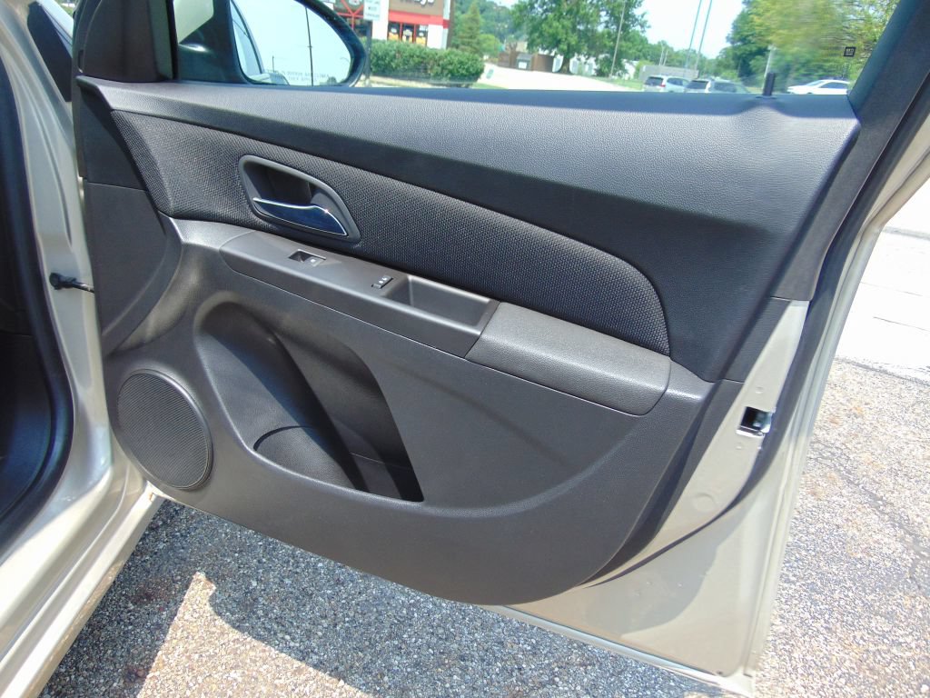 Used 2015 Chevrolet Cruze LT FWD image 23