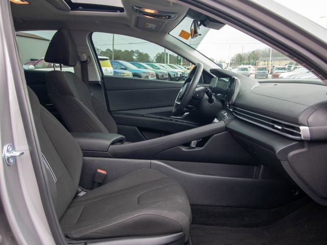 Used 2025 Hyundai Elantra SEL image 15