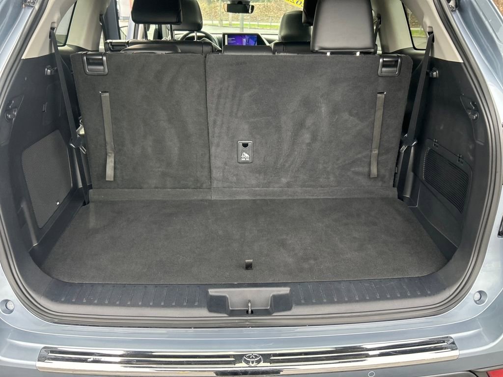 Used 2023 Toyota Highlander Limited image 29