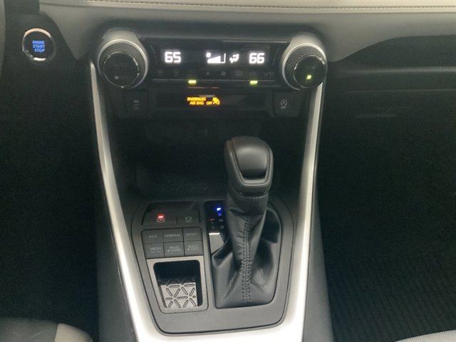 Used 2022 Toyota RAV4 XLE AWD/4WD image 24