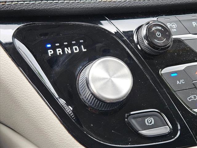 Used 2022 Chrysler Pacifica Limited w/ Uconnect Theater Family Group FWD image 10