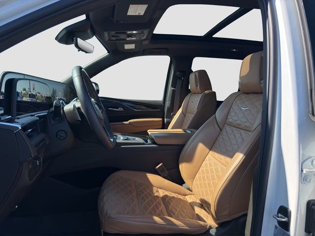 Used 2024 Cadillac Escalade Premium Luxury w/ Performance Package image 9