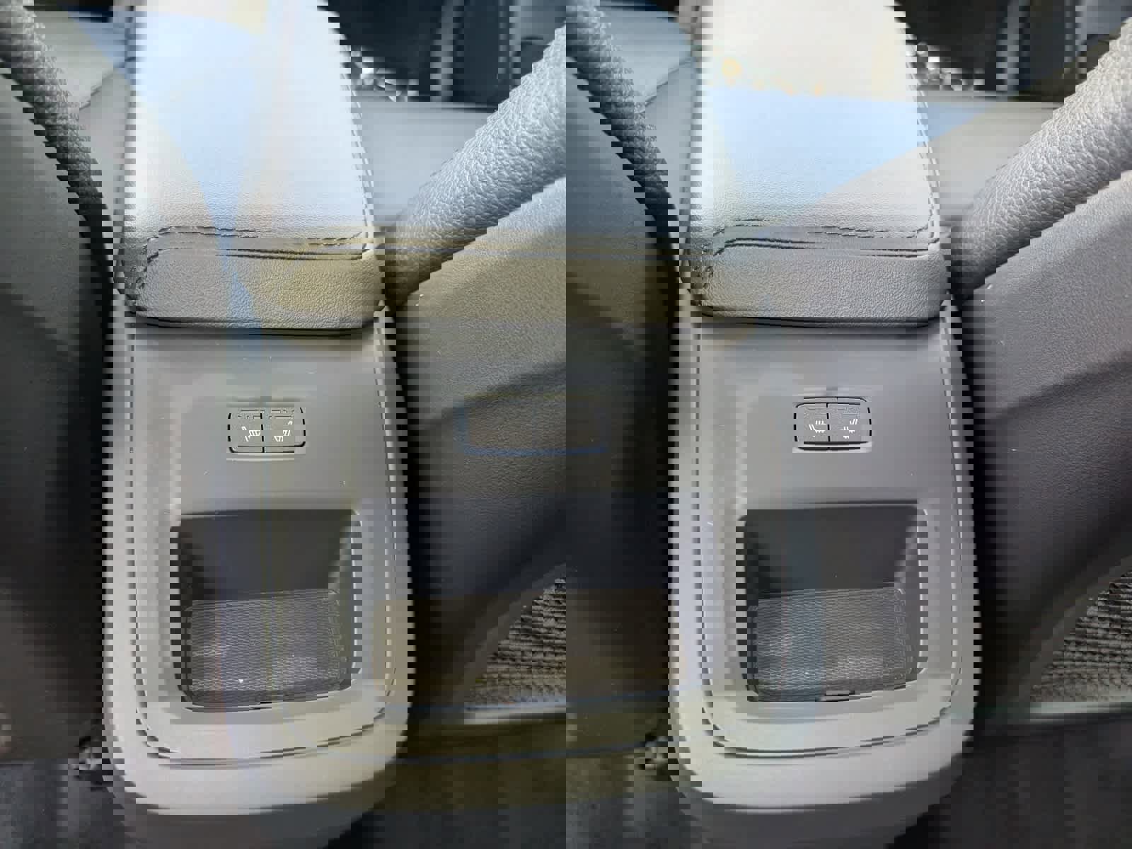 Used 2023 Volvo XC60 B5 Plus image 18