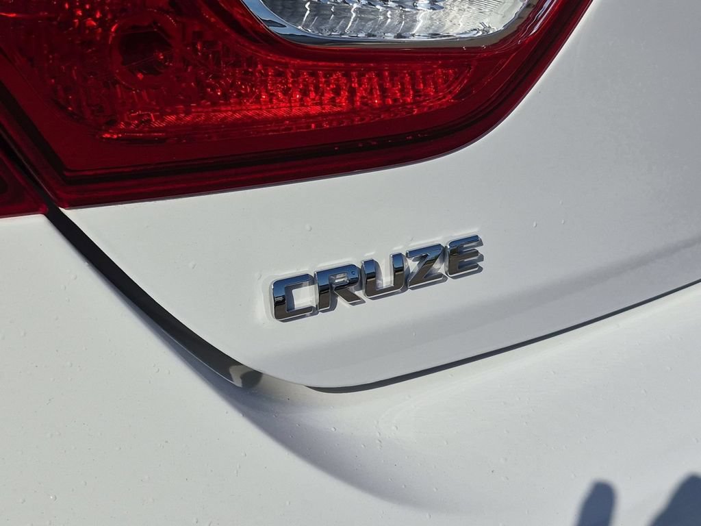 Certified 2019 Chevrolet Cruze LS w/ LS Convenience Package FWD image 32
