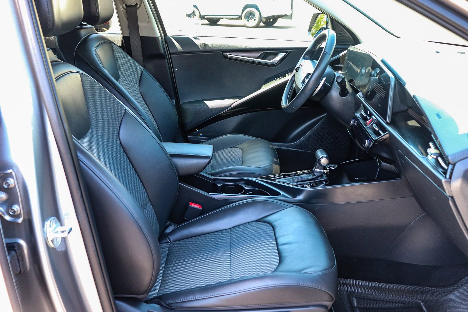Used 2023 Kia Niro EX Touring FWD image 20