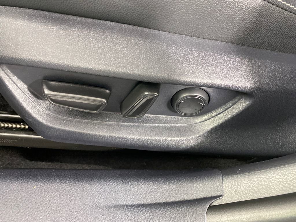 Certified 2025 Toyota Camry SE w/ Convenience Package image 9