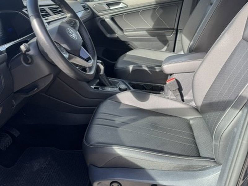 Used 2022 Volkswagen Tiguan SE w/ Panoramic Sunroof Package image 30