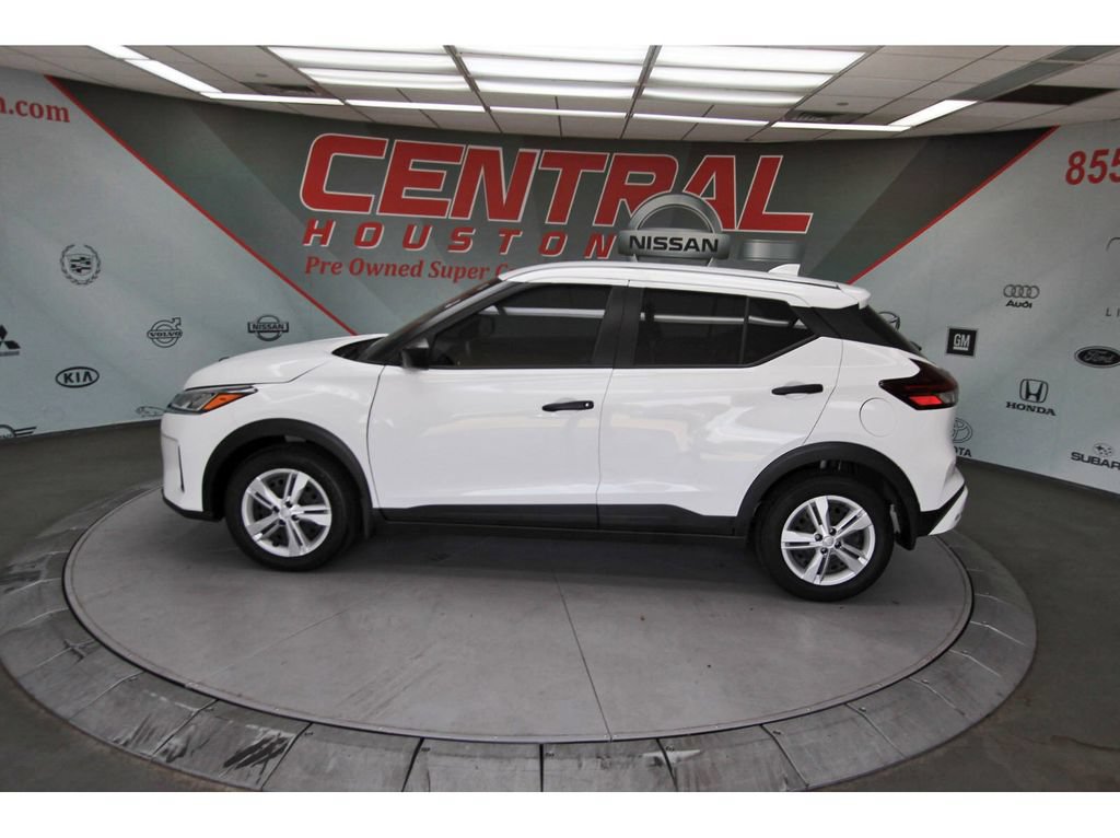 Used 2025 Nissan Kicks Play S FWD image 3