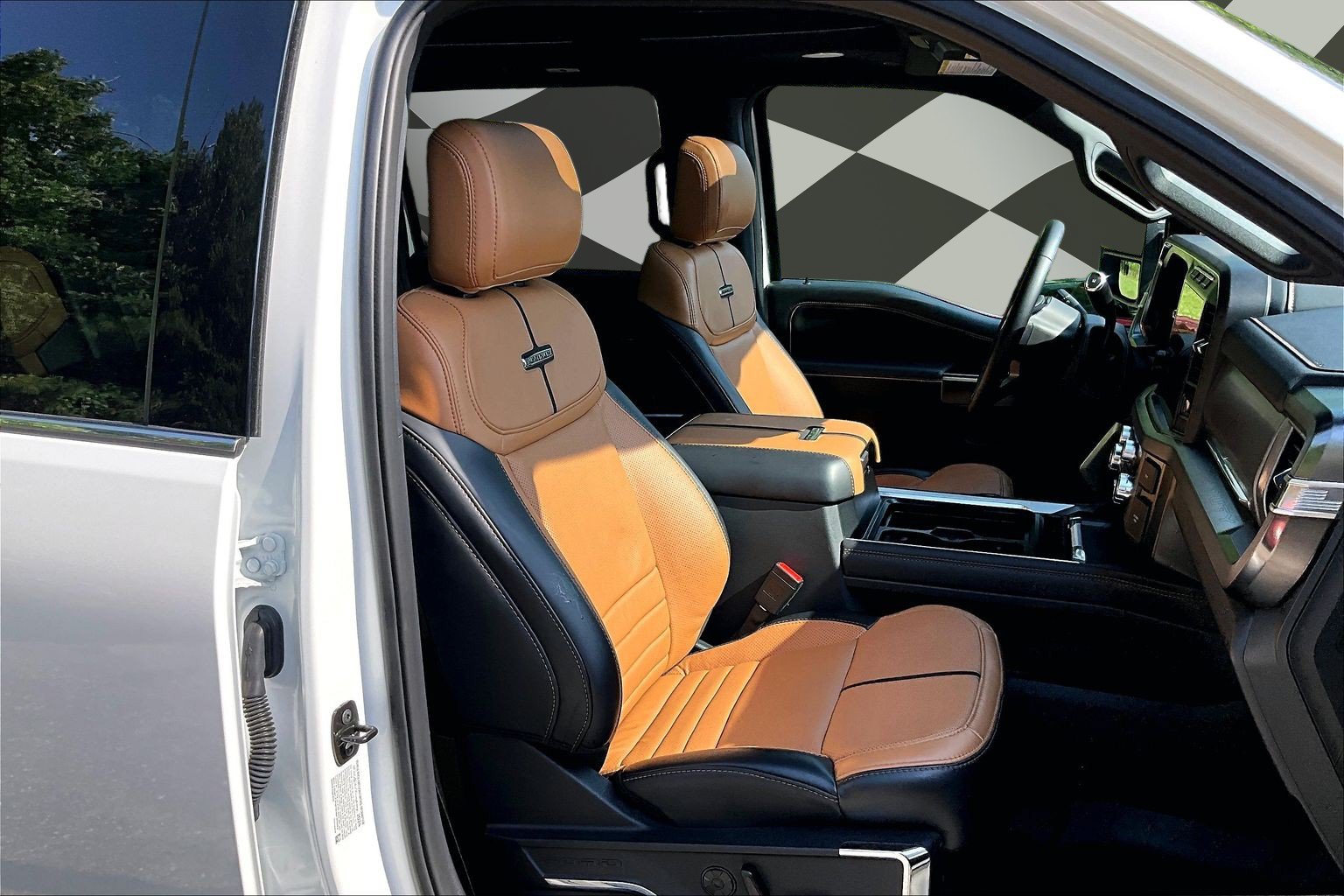 Used 2024 Ford F350 Platinum AWD/4WD image 7