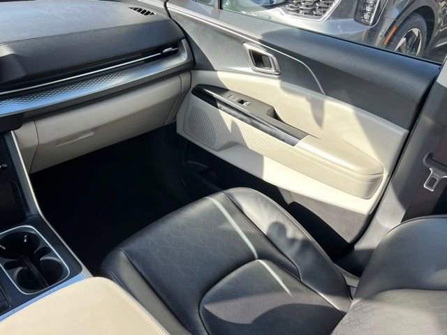 Certified 2024 Kia Carnival LX image 16