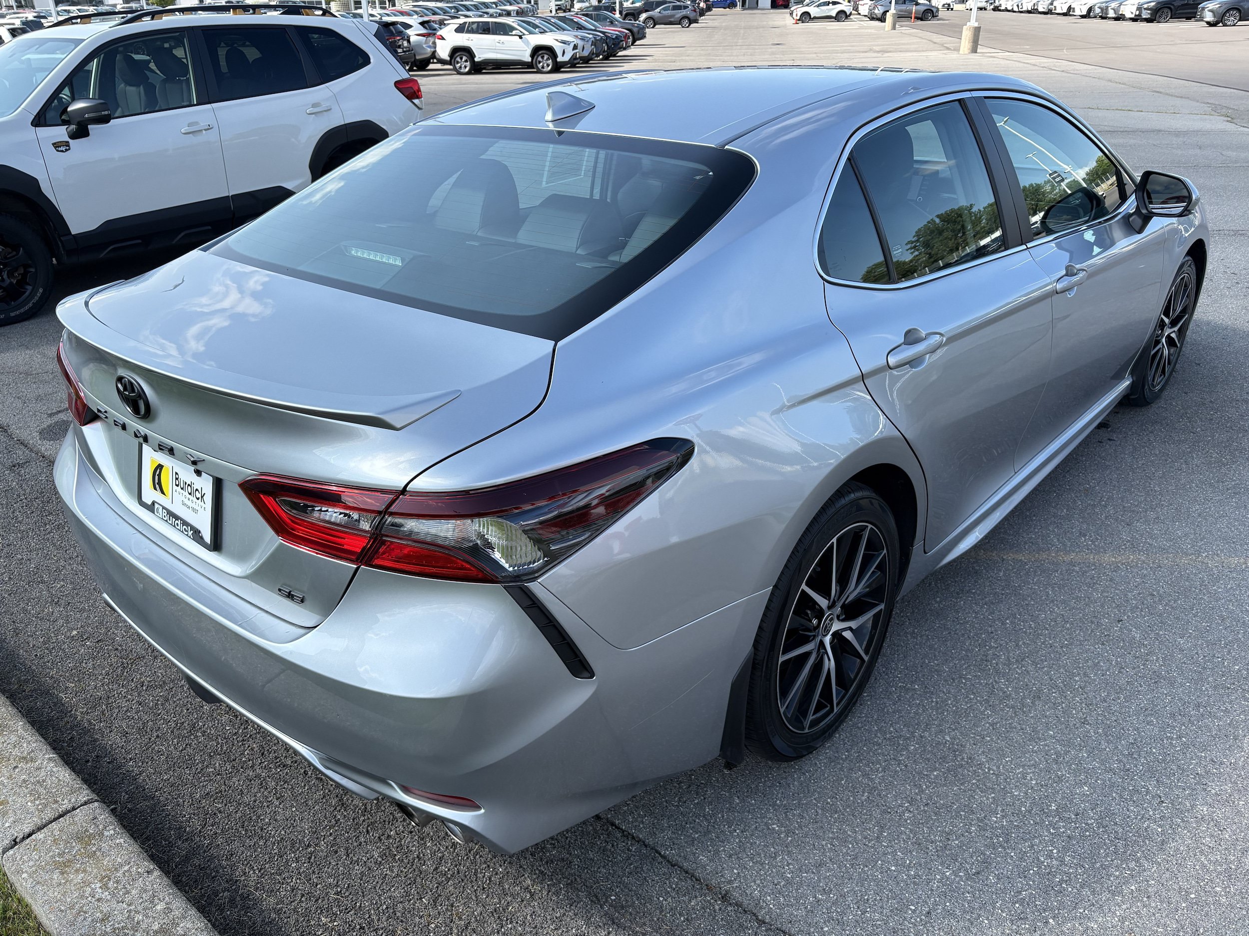 Used 2024 Toyota Camry SE FWD image 6