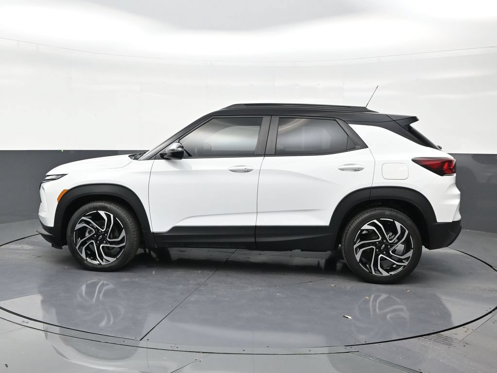 Used 2024 Chevrolet TrailBlazer RS FWD image 2