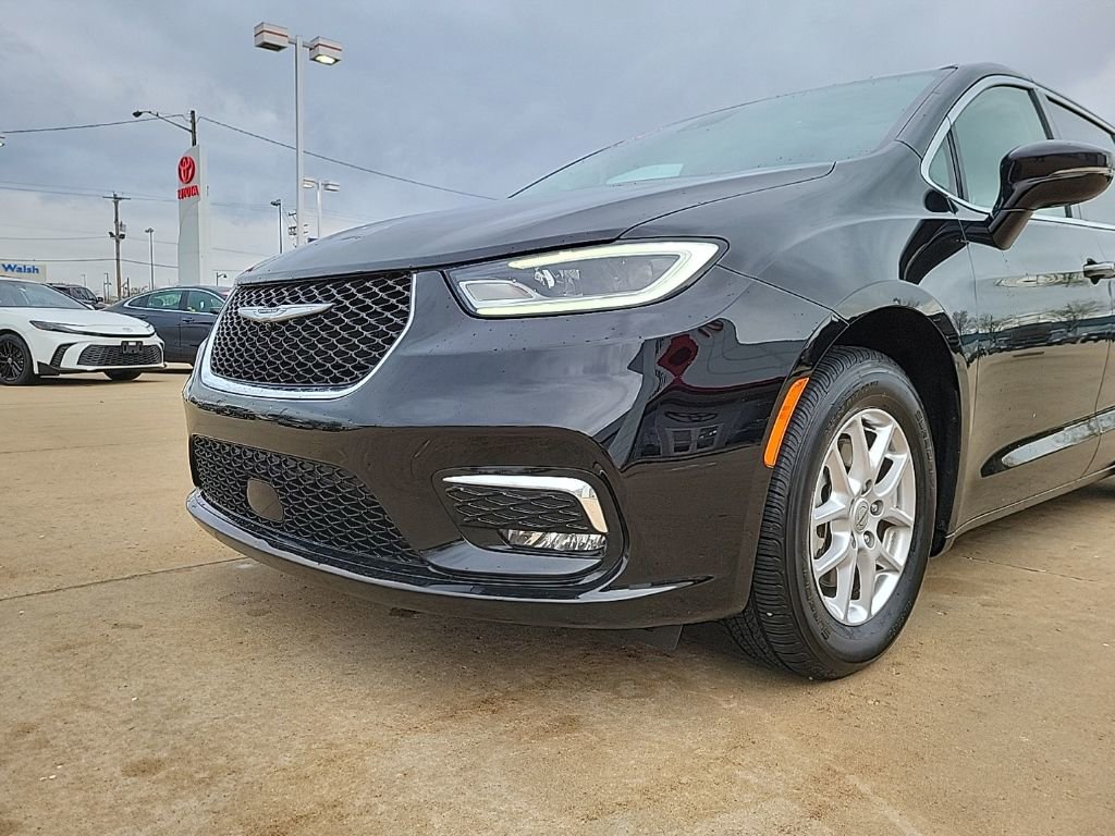 Used 2024 Chrysler Pacifica Touring-L FWD image 15