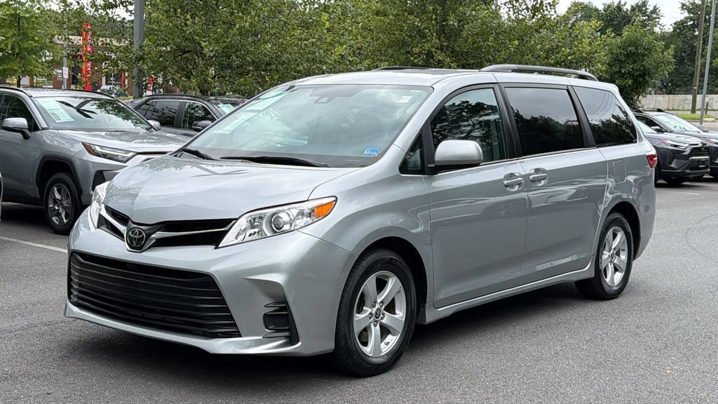 Used 2020 Toyota Sienna LE FWD image 2