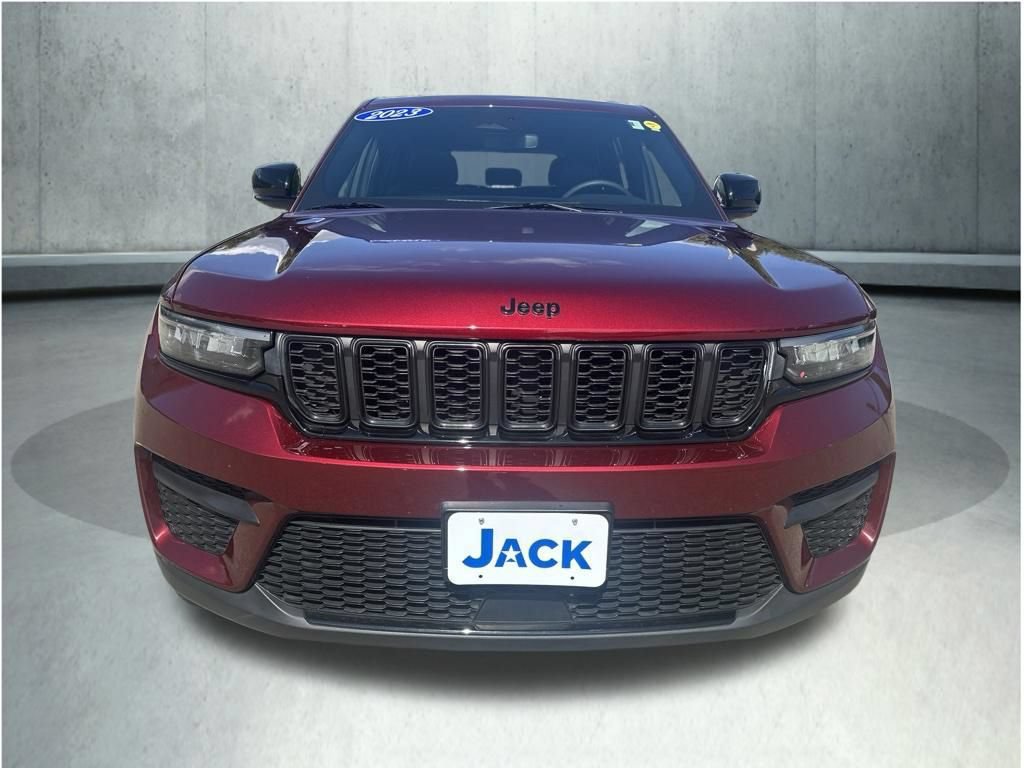 Used 2023 Jeep Grand Cherokee Altitude AWD/4WD image 11