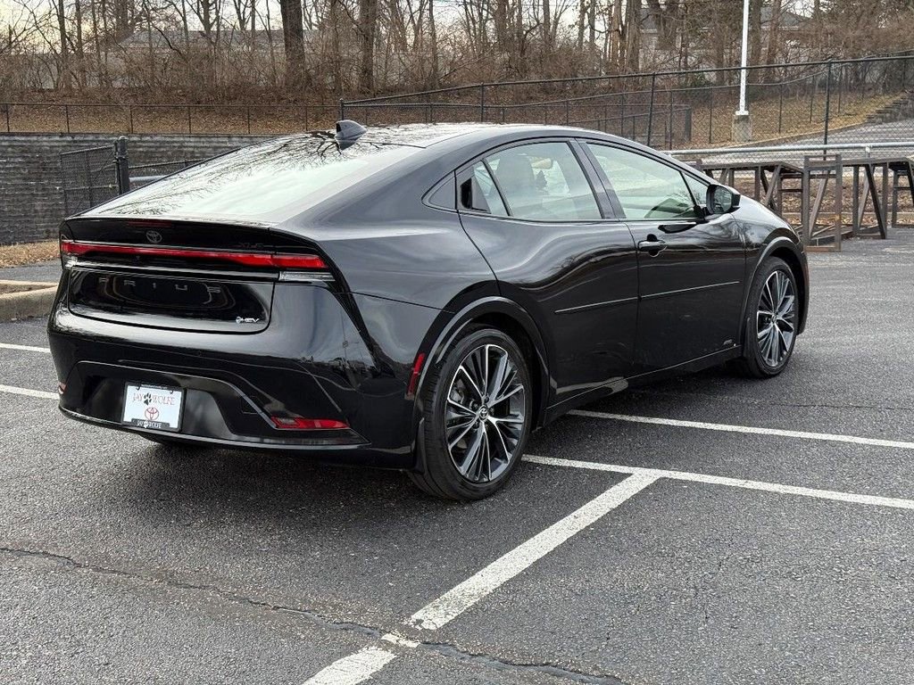 Used 2025 Toyota Prius XLE image 3