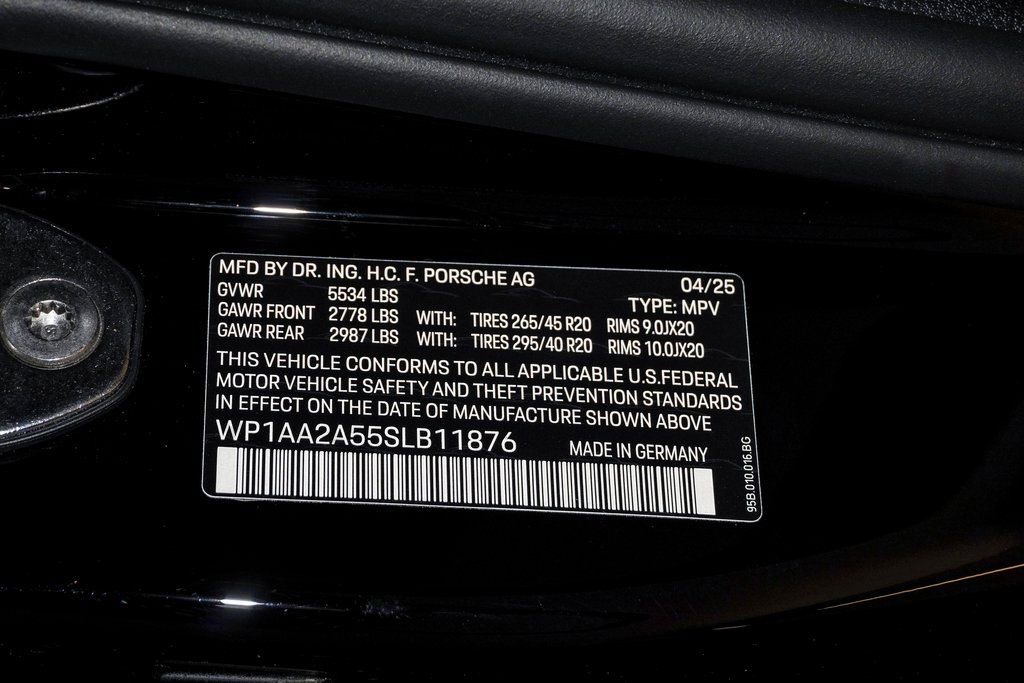 Certified 2025 Porsche Macan image 30