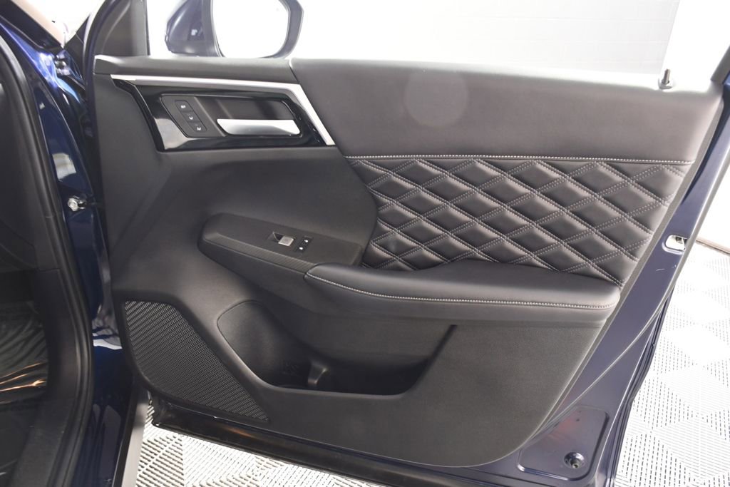 Used 2023 Mitsubishi Outlander SEL image 18