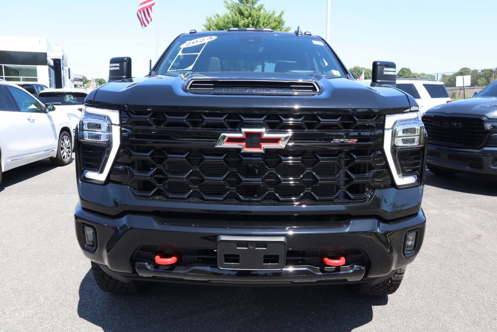 Used 2024 Chevrolet Silverado 2500 ZR2 w/ Technology Package AWD/4WD image 4
