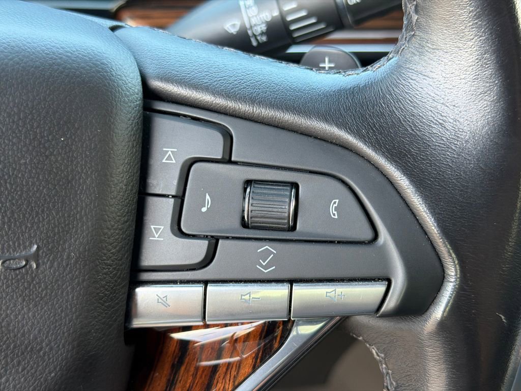 Used 2023 Cadillac Escalade Premium Luxury RWD image 26