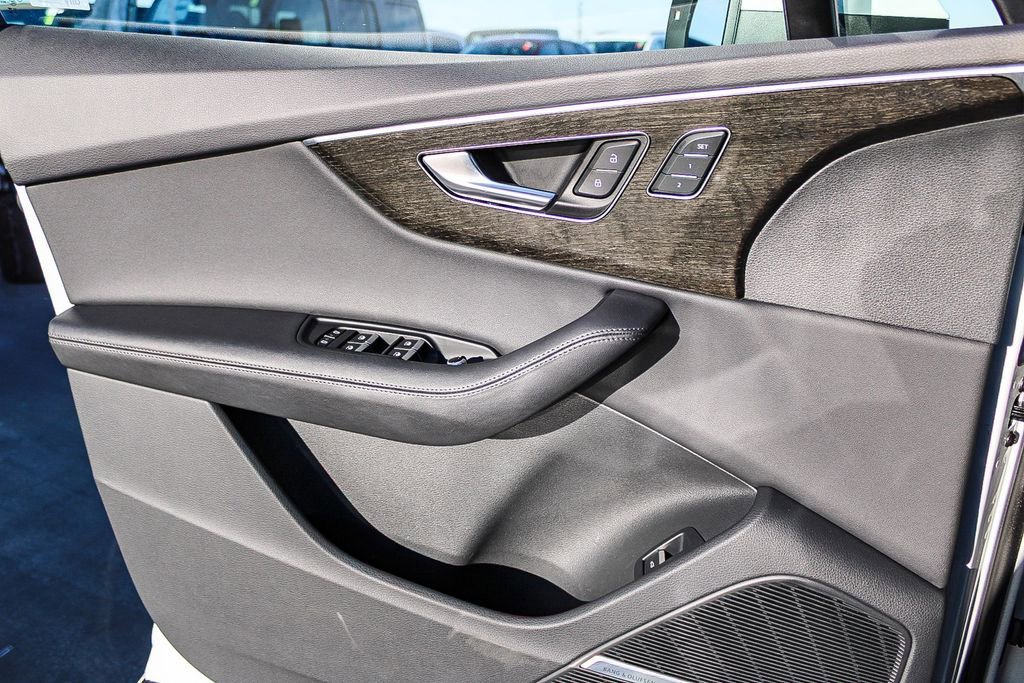 Used 2023 Audi Q7 3.0T Premium Plus image 25