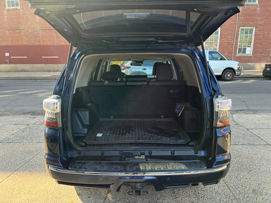 Used 2022 Toyota 4Runner Limited AWD/4WD image 7