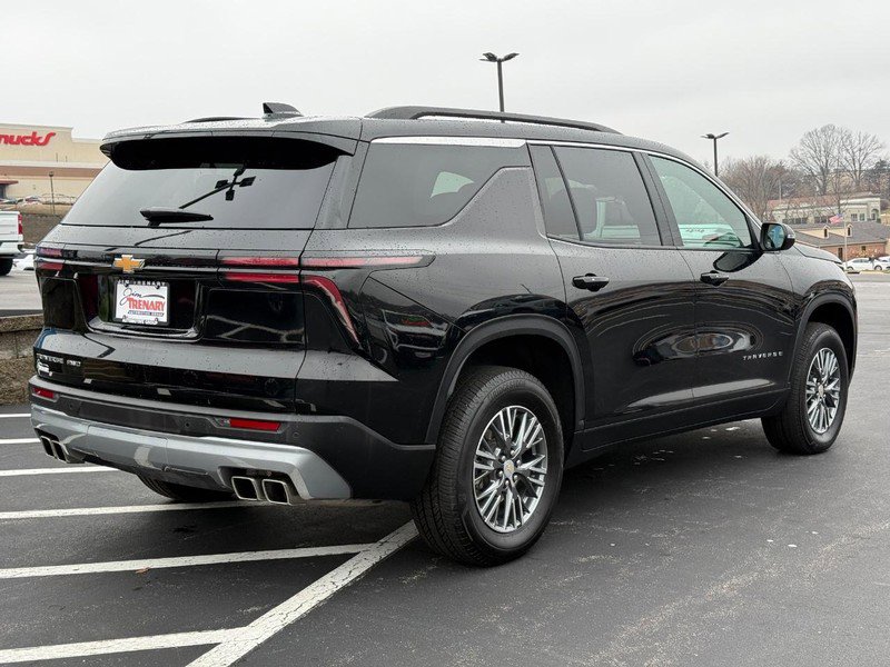 Used 2025 Chevrolet Traverse LT image 4