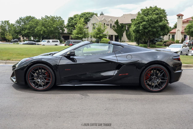 Used 2023 Chevrolet Corvette Z06 RWD image 3