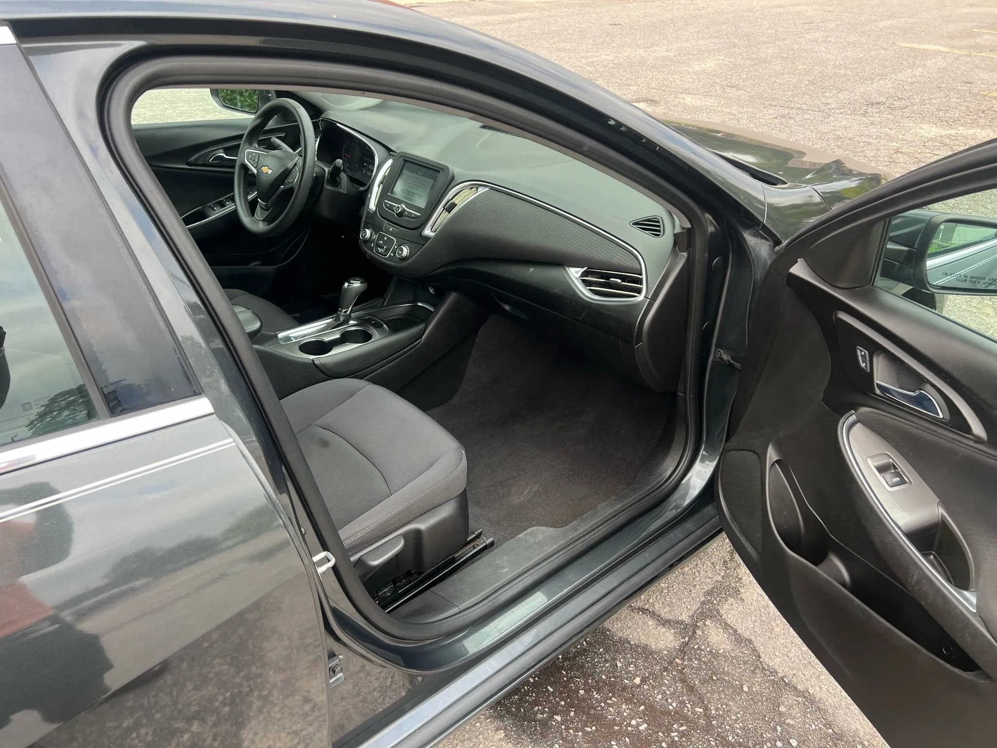 Used 2017 Chevrolet Malibu LT FWD image 8