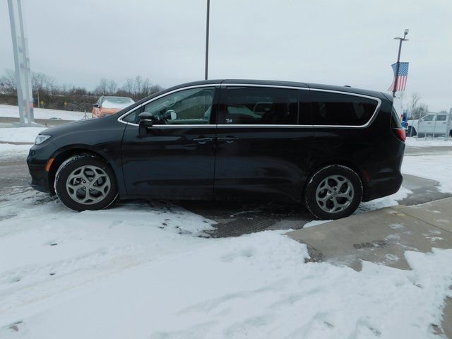 Used 2024 Chrysler Pacifica Limited image 27