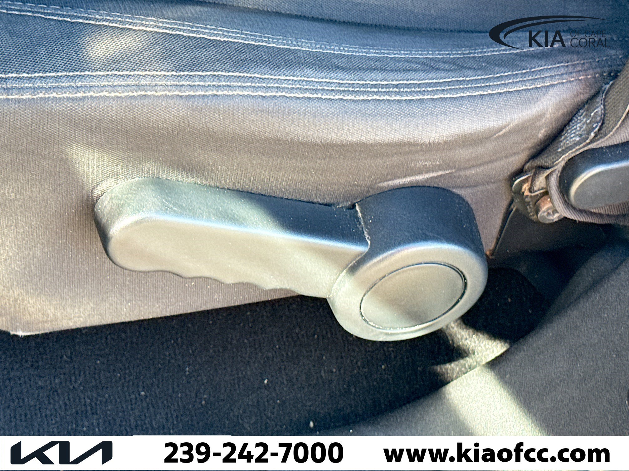 Used 2017 Jeep Wrangler Unlimited Sahara w/ Connectivity Group image 23