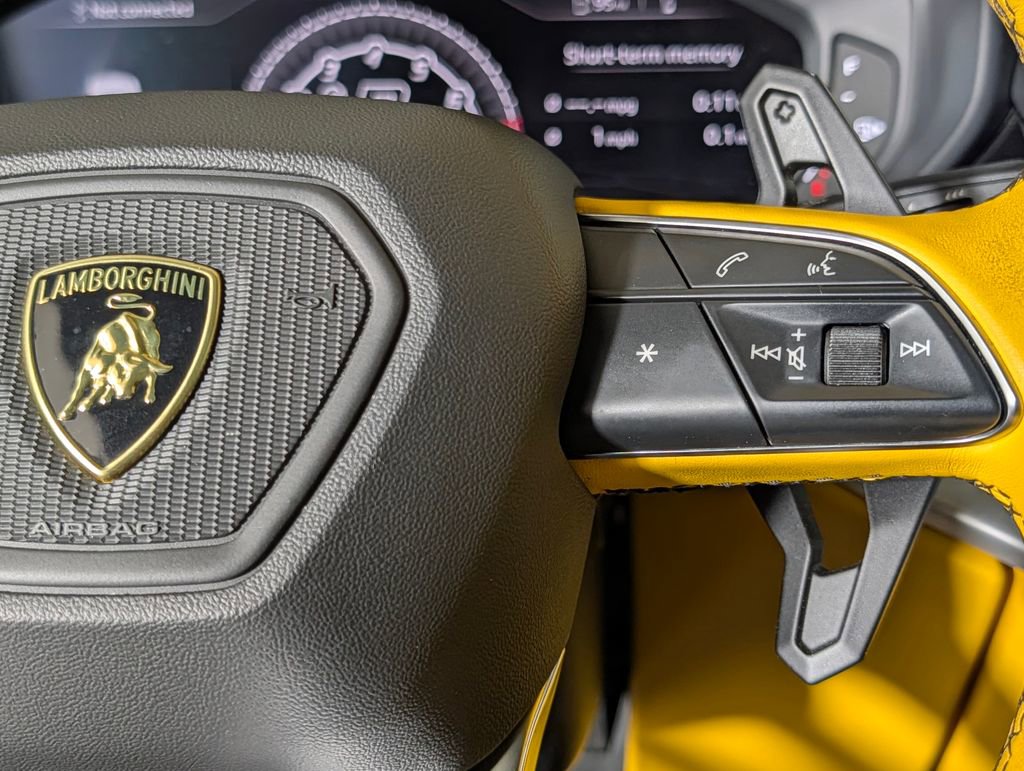 Used 2020 Lamborghini Urus AWD/4WD image 37