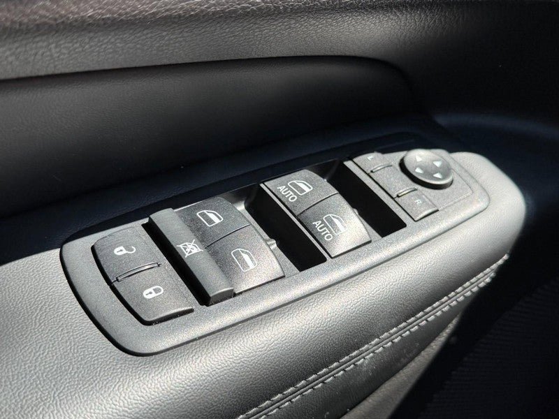 Used 2019 Jeep Grand Cherokee Laredo AWD/4WD image 21