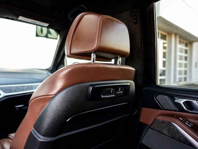 Used 2020 BMW X7 M50i image 15