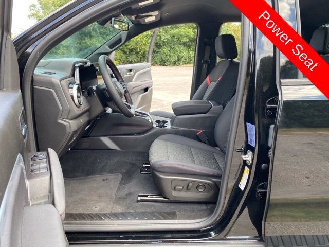 Used 2025 Chevrolet Colorado Z71 AWD/4WD image 19