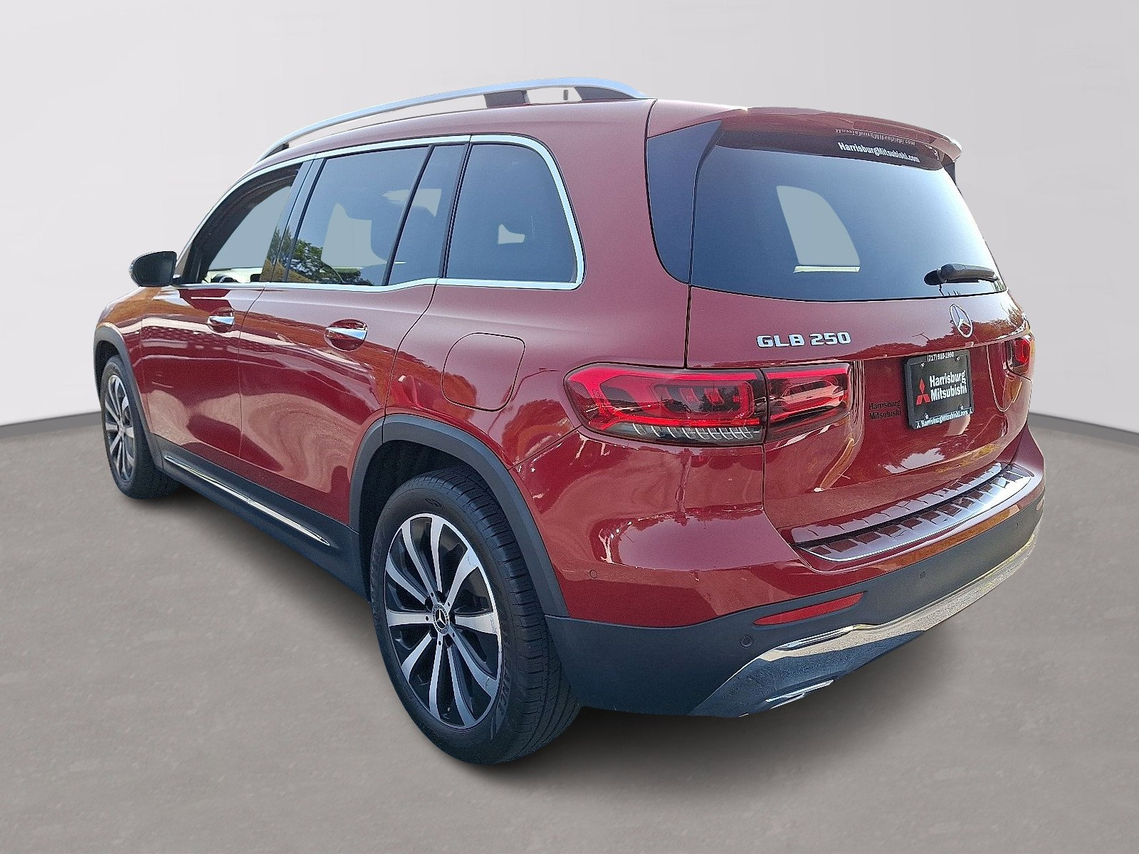 Used 2020 Mercedes-Benz GLB 250 4MATIC w/ Premium Package image 5