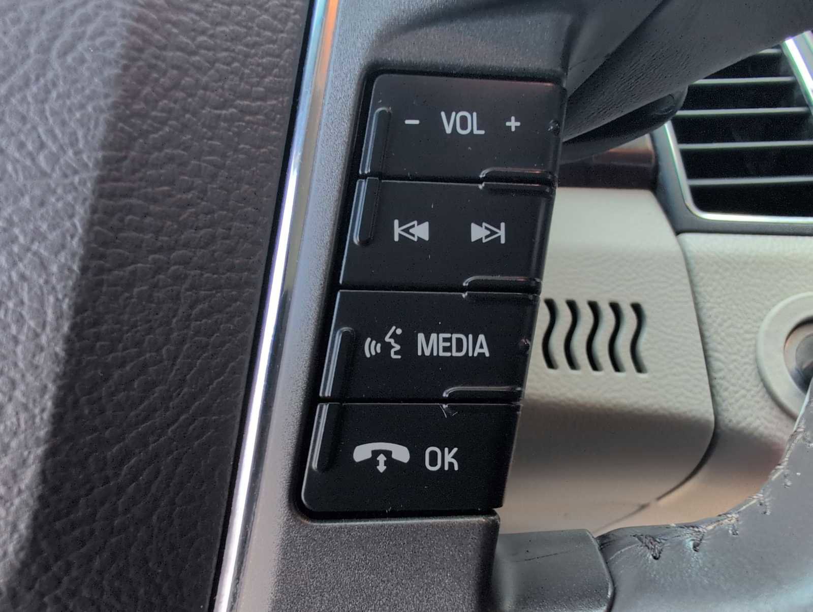 Used 2012 Ford Taurus SEL image 25